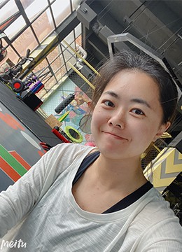 李静